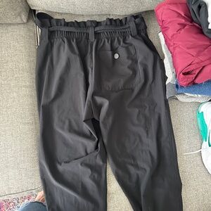 Atheleta Travel / Athletic pants size 6 patch front pockets, tie cinched waist